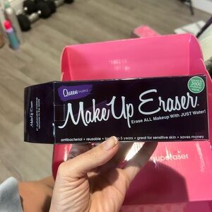 MakeUp Eraser Queen Purple Makeup Removal Cloth - Black & Purple Packaging